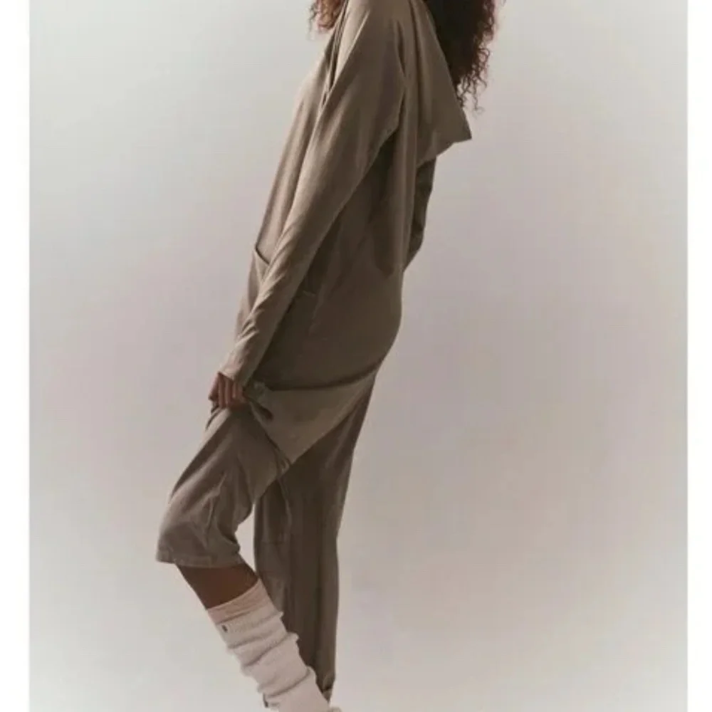 Free People Movement Long Sleeve Hot Shot Onesie in Dark Espresso sz Medium NWT - Picture 3 of 8